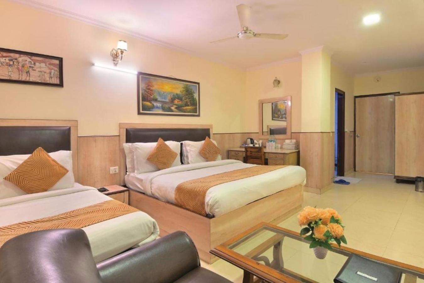 Hotel Castle Blue New Delhi Near Igi Airport Exterior foto
