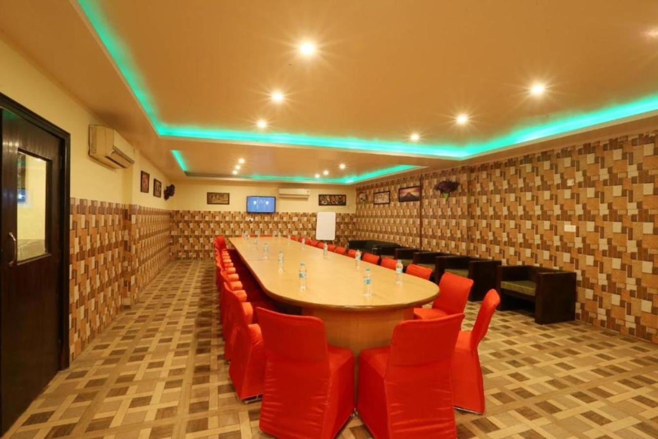 Hotel Castle Blue New Delhi Near Igi Airport Exterior foto