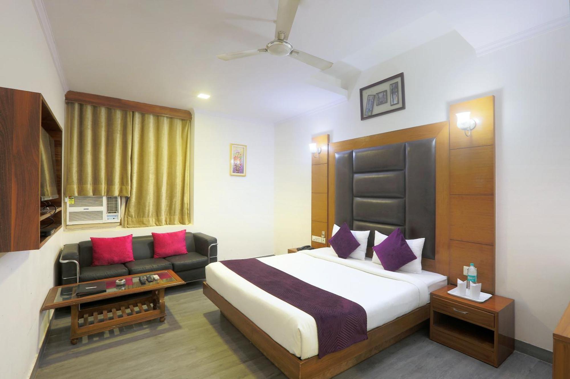Hotel Castle Blue New Delhi Near Igi Airport Exterior foto