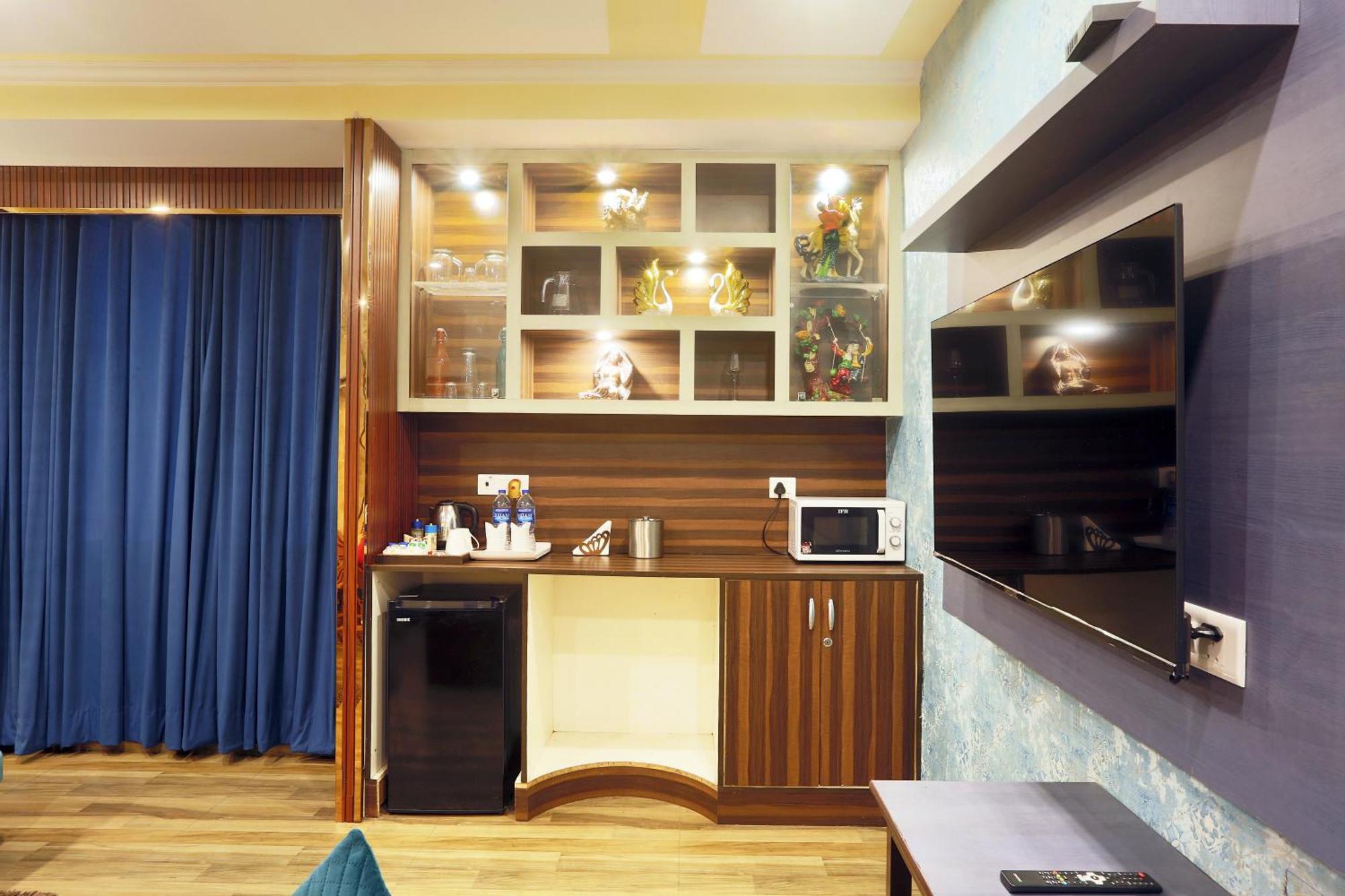Hotel Castle Blue New Delhi Near Igi Airport Exterior foto