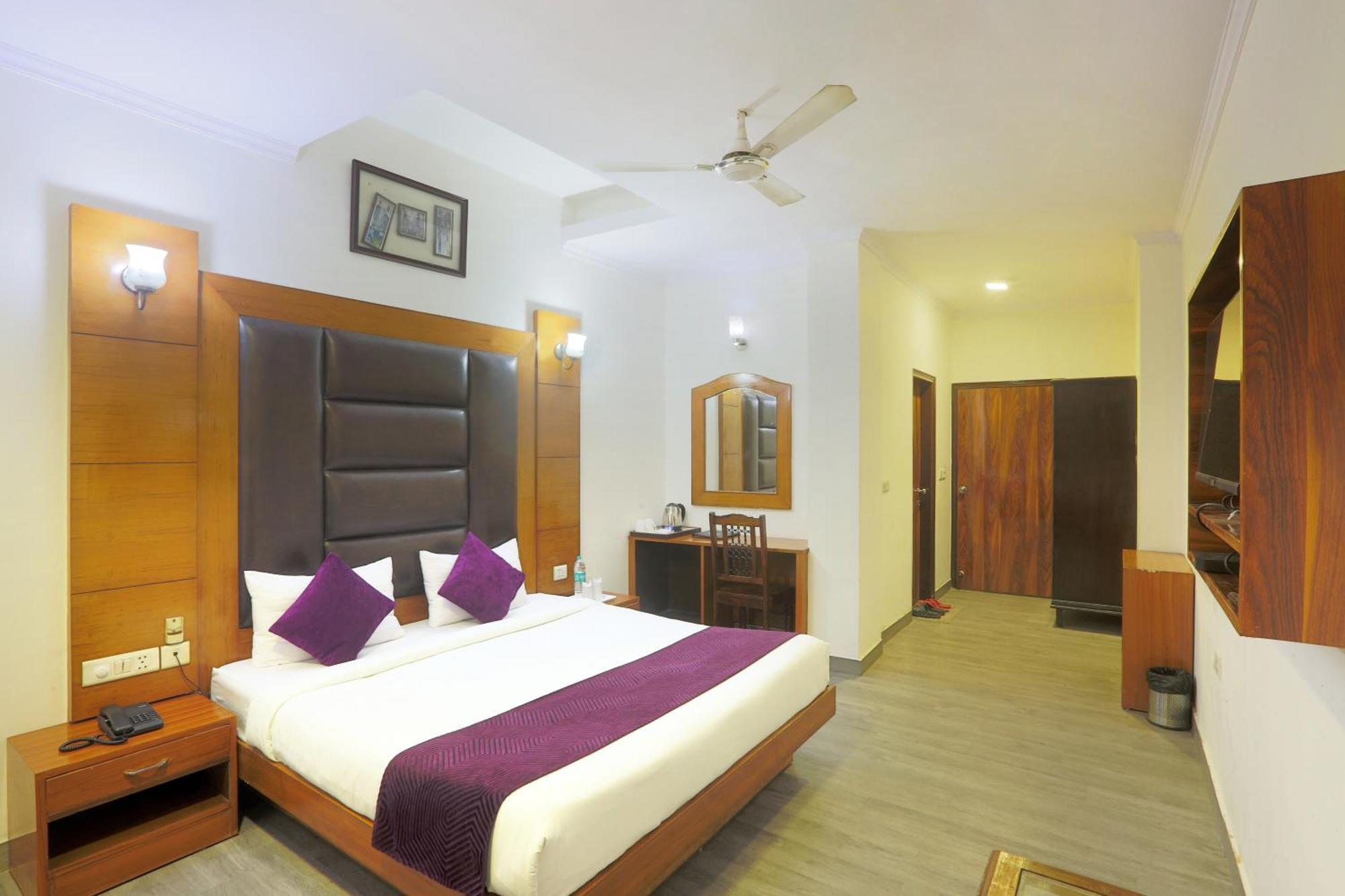 Hotel Castle Blue New Delhi Near Igi Airport Exterior foto