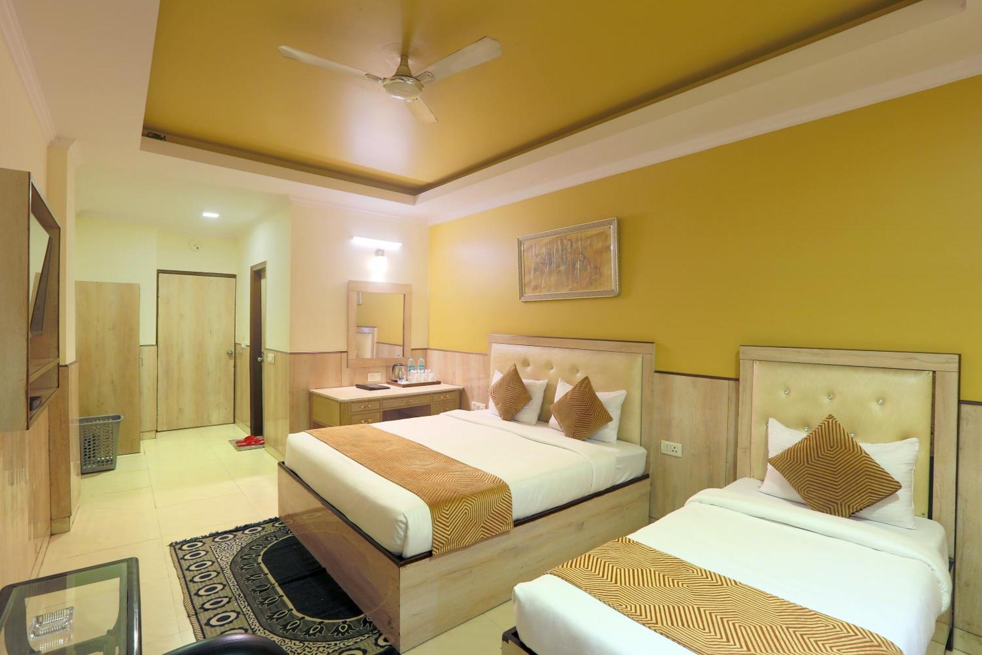 Hotel Castle Blue New Delhi Near Igi Airport Exterior foto