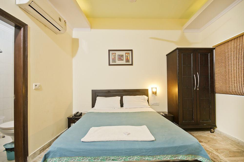 Hotel Castle Blue New Delhi Near Igi Airport Exterior foto