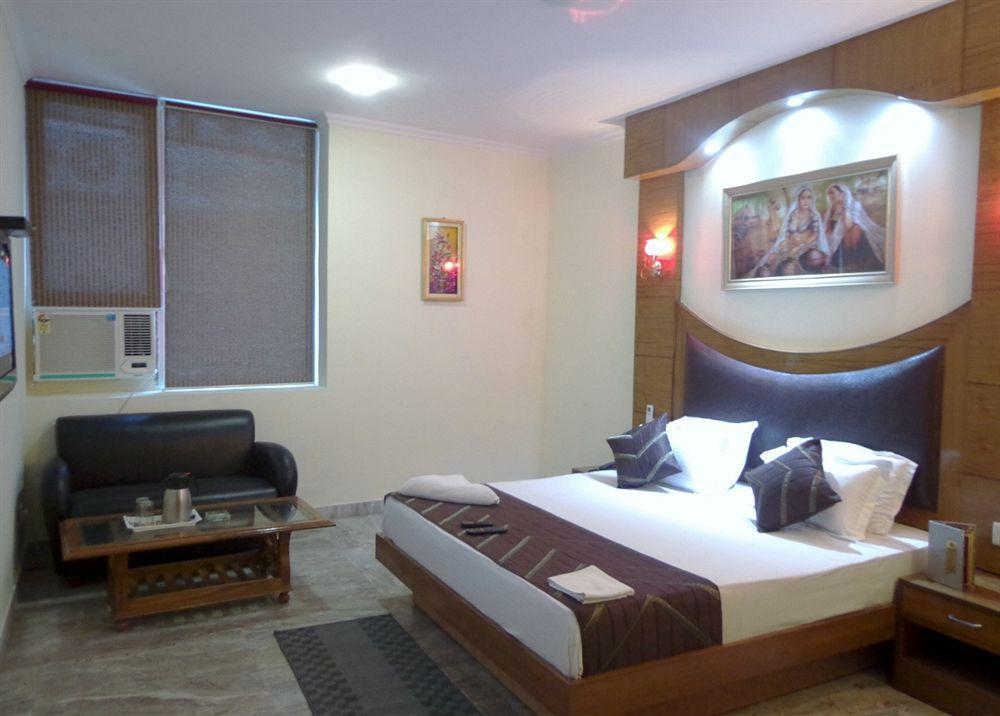 Hotel Castle Blue New Delhi Near Igi Airport Exterior foto