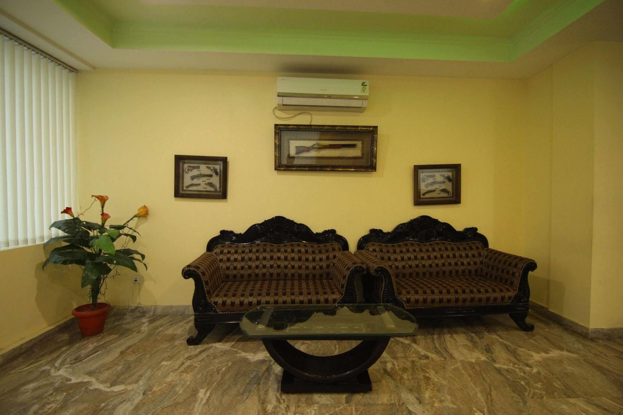 Hotel Castle Blue New Delhi Near Igi Airport Exterior foto