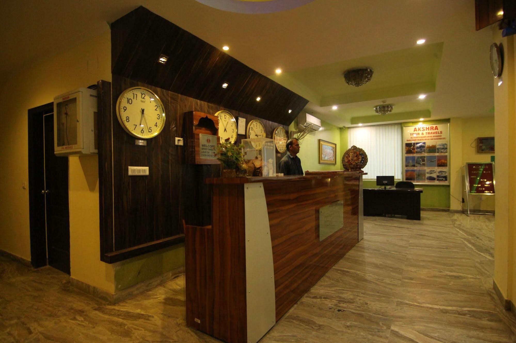 Hotel Castle Blue New Delhi Near Igi Airport Exterior foto